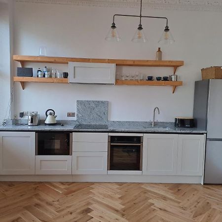 Spinnaker - Self Catering Apartment, Tenby Eksteriør bilde