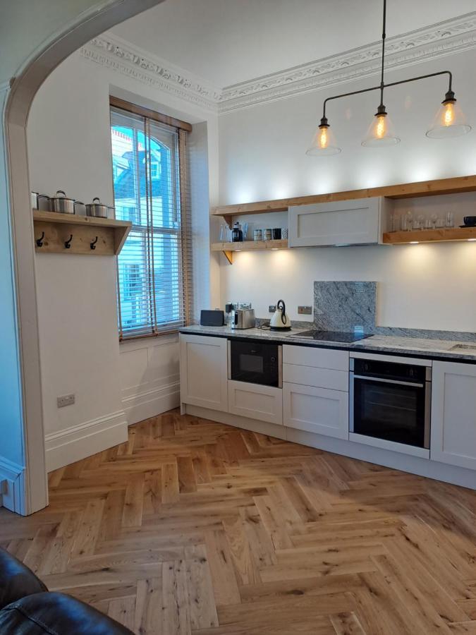 Spinnaker - Self Catering Apartment, Tenby Eksteriør bilde