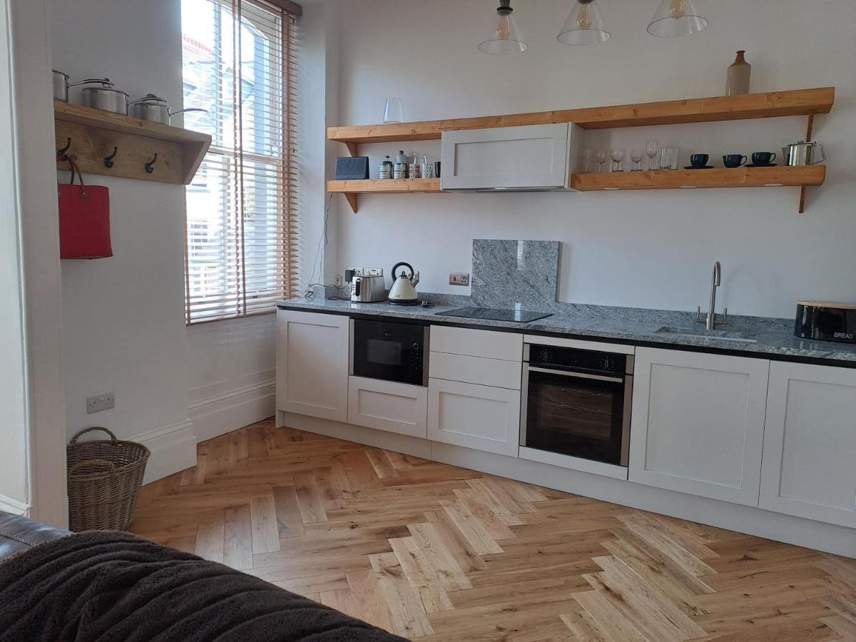 Spinnaker - Self Catering Apartment, Tenby Eksteriør bilde